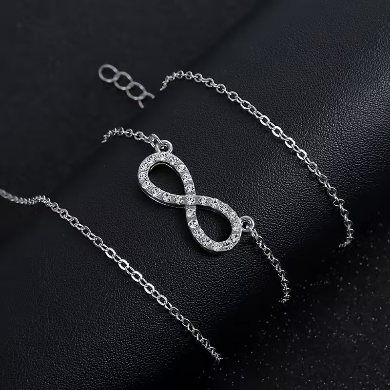Collar "Vínculo Eterno" - Dos Anillos Entrelazados en Acero Quirúrgico