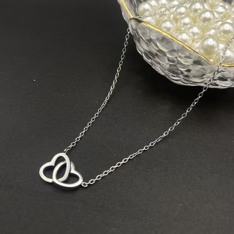 Collar "Latidos Compartidos" - Dúo de Corazones Entrelazados